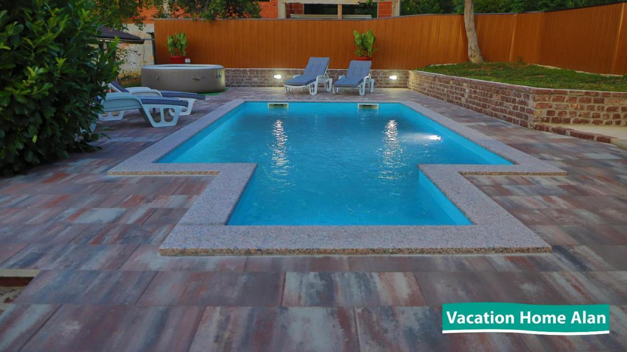 Vacation Home Alan 2 Kulen Vakuf Exteriör bild