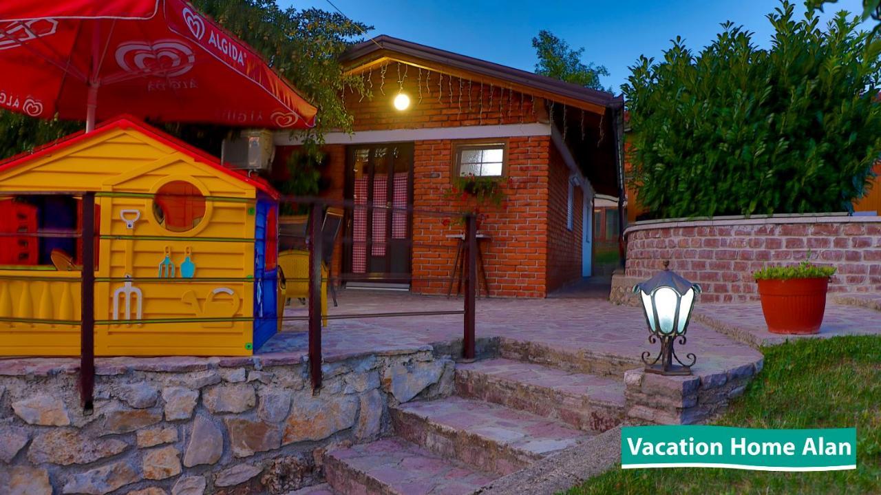 Vacation Home Alan 2 Kulen Vakuf Exteriör bild