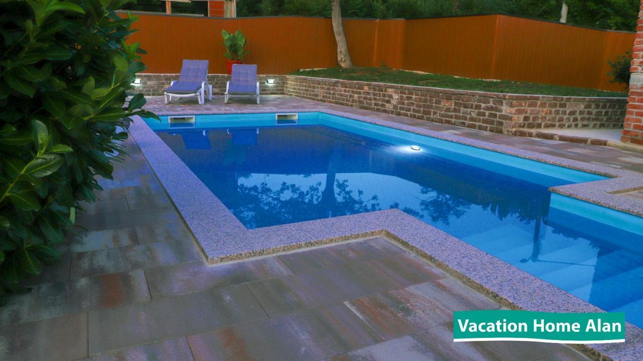 Vacation Home Alan 2 Kulen Vakuf Exteriör bild