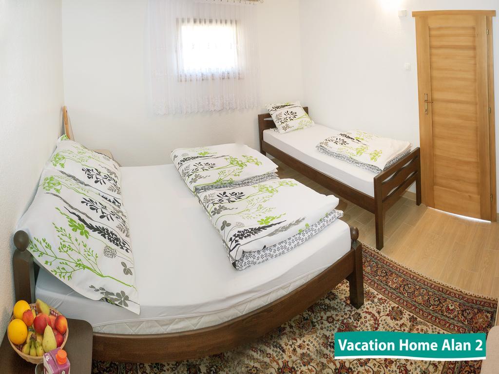 Vacation Home Alan 2 Kulen Vakuf Exteriör bild