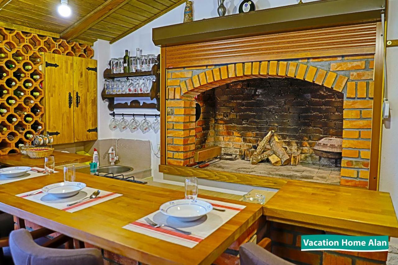 Vacation Home Alan 2 Kulen Vakuf Exteriör bild