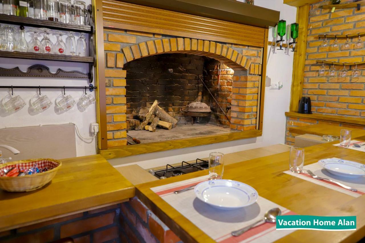 Vacation Home Alan 2 Kulen Vakuf Exteriör bild